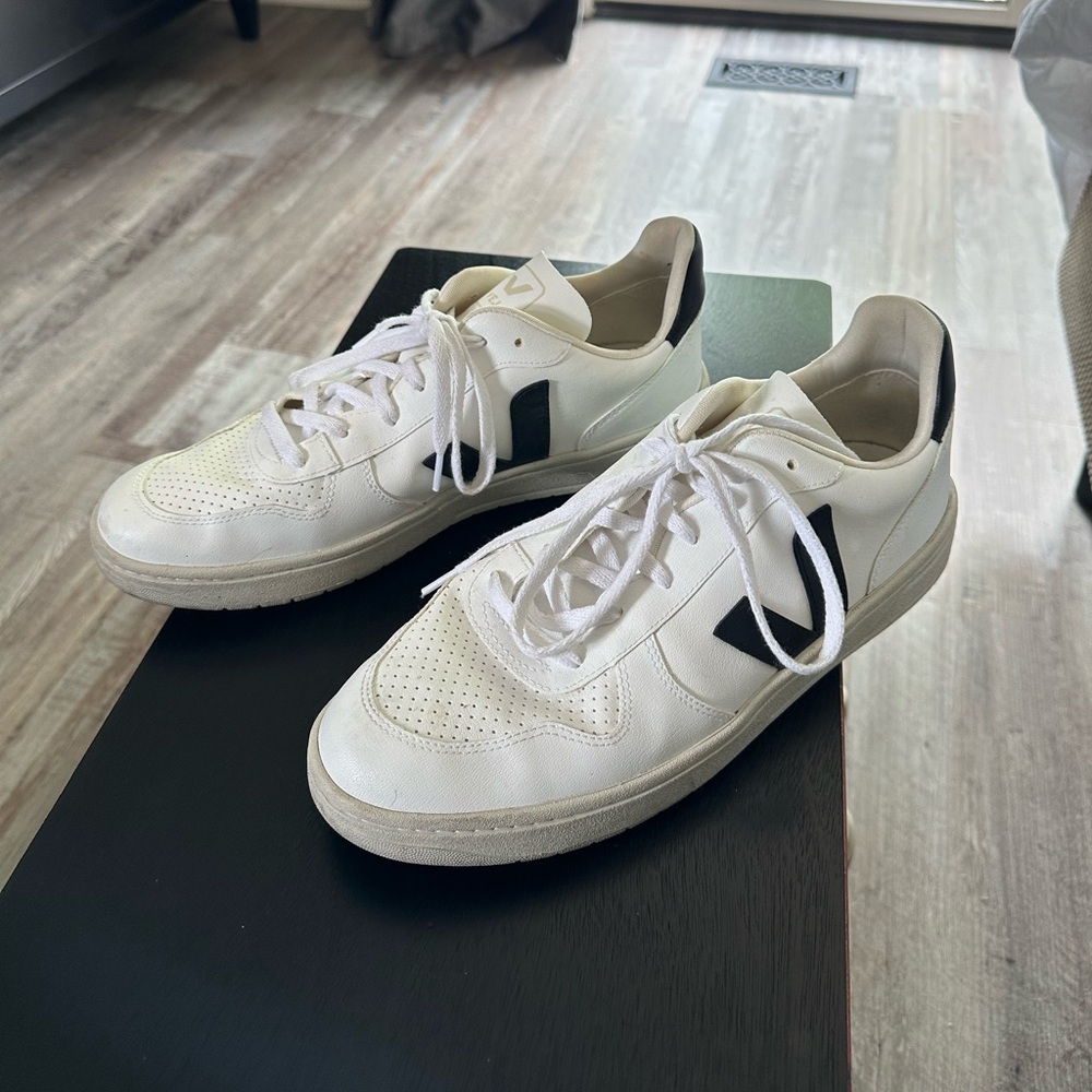 VEJA V-10 CWL WHITE / BLACK